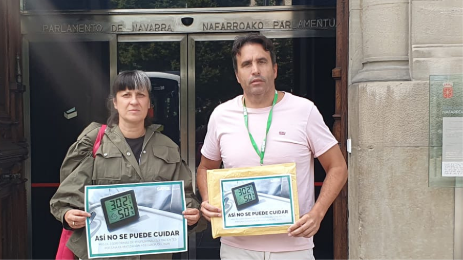 SATSE entrega firmas contra la falta de climatización en los hospitales de Navarra
